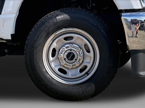 Used 2025 Ford F250 XL w/ XL Chrome Package AWD/4WD image 9