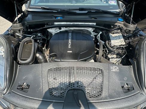Used 2019 Porsche Macan AWD/4WD image 24