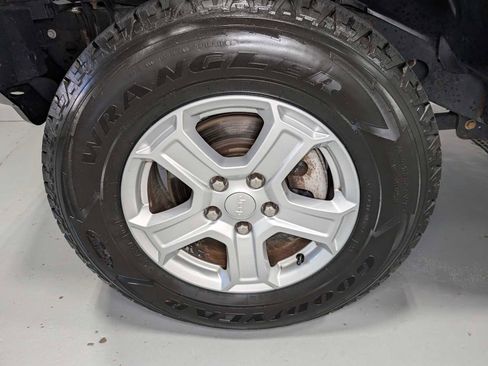 Used 2020 Jeep Wrangler Unlimited Sport S image 3