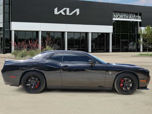 Used 2016 Dodge Challenger SRT Hellcat RWD image 6