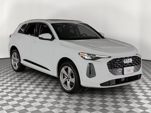 Used 2025 Audi Q5 Premium Plus w/ Premium Plus AWD/4WD image 7