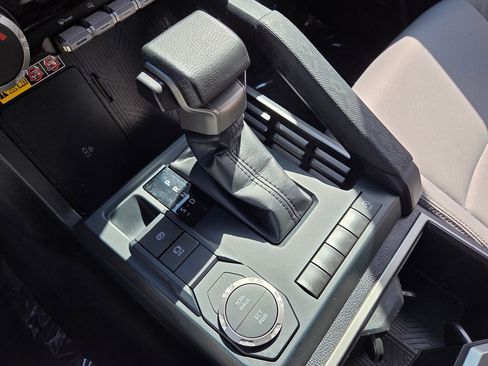 Used 2024 Toyota Tacoma SR5 w/ SR5 Upgrade Package image 31