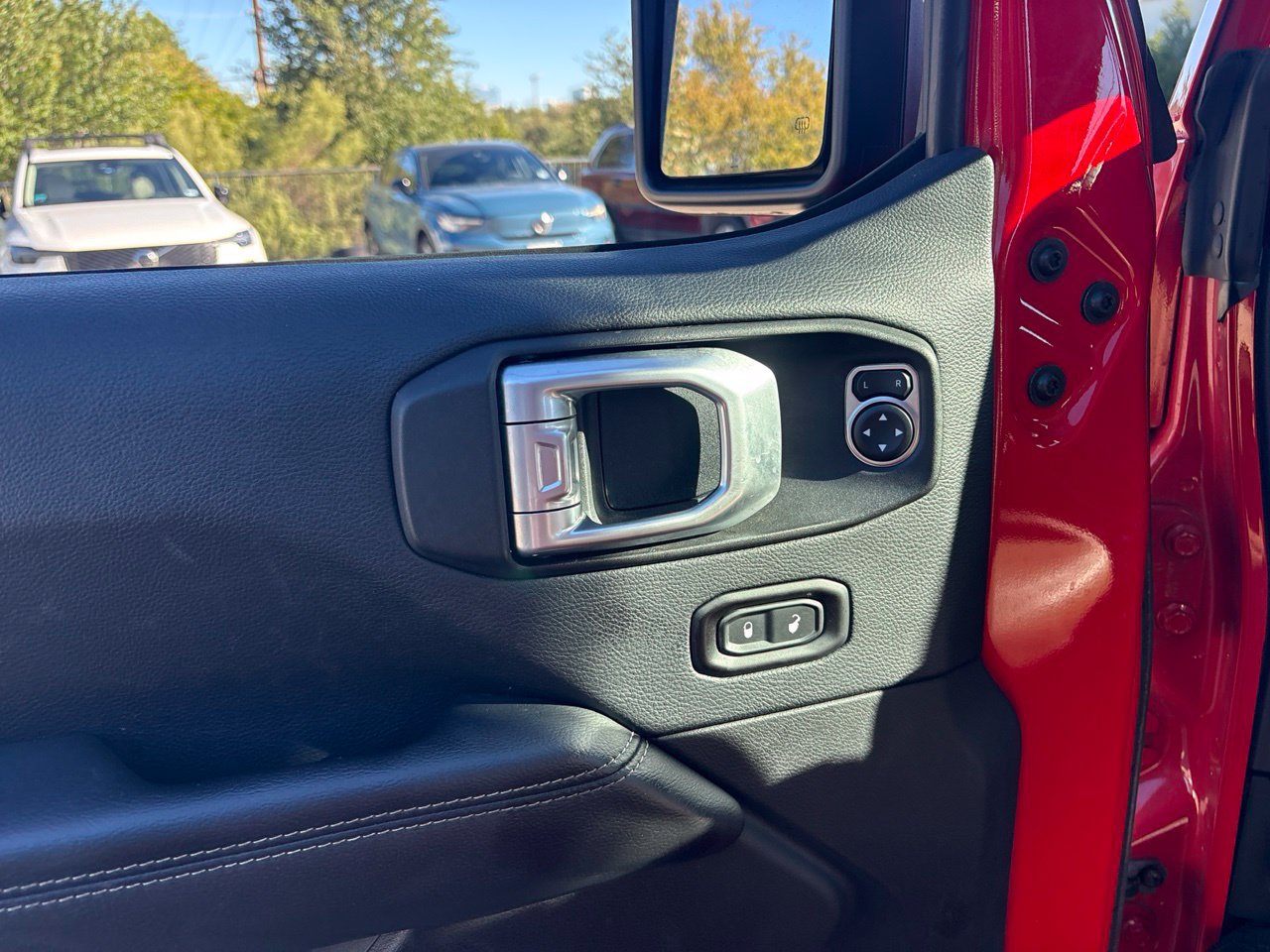 Used 2019 Jeep Wrangler Unlimited Sahara AWD/4WD image 17