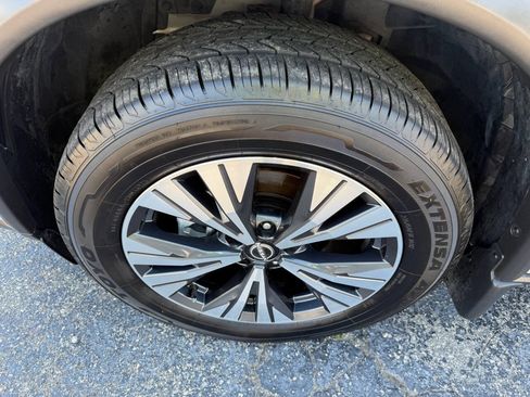 Used 2023 Nissan Rogue SV FWD image 17