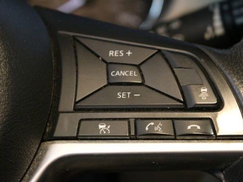 Used 2017 Nissan Rogue SL AWD/4WD image 24