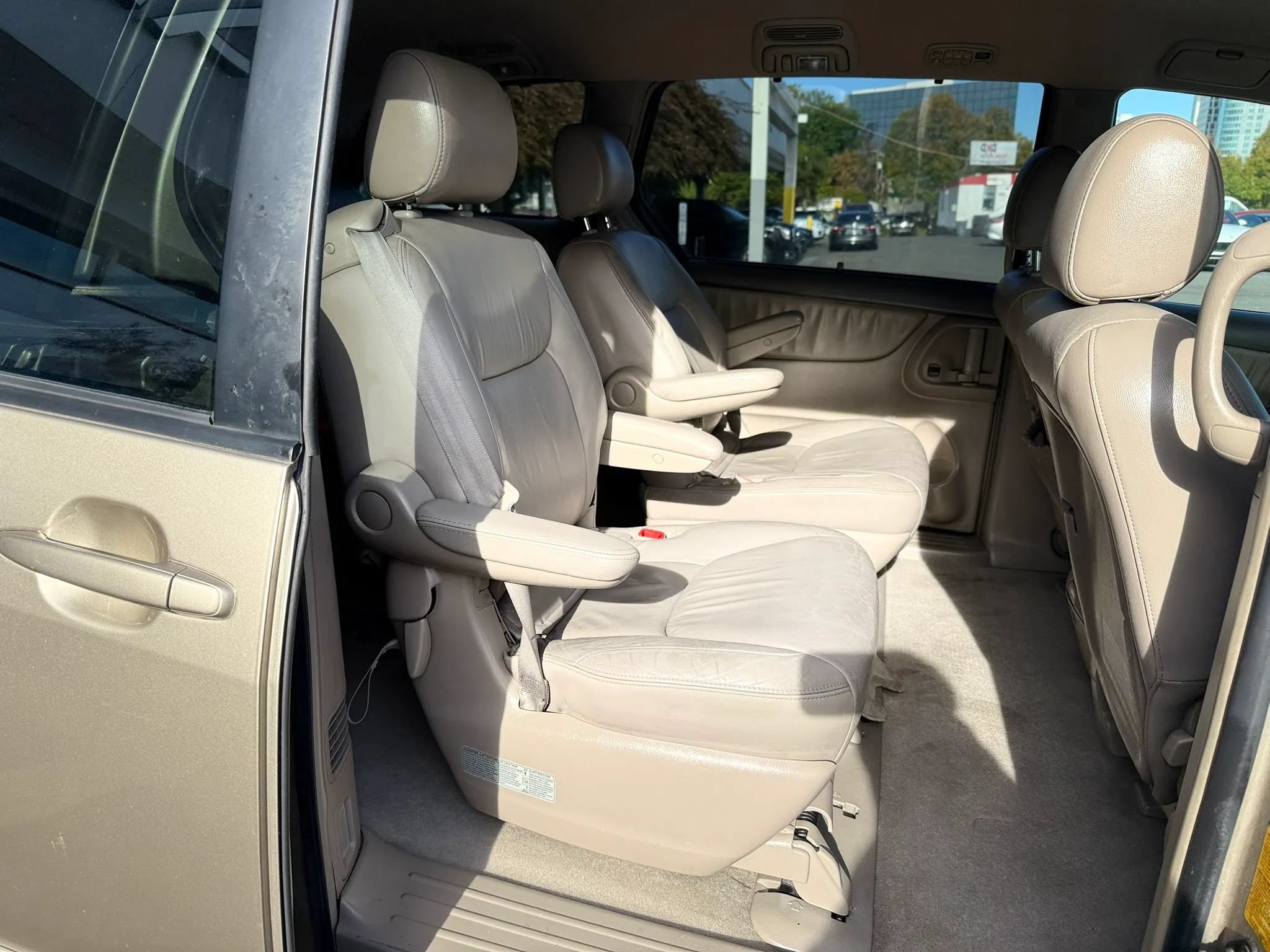 Used 2004 Toyota Sienna XLE w/ XLE Pkg 12 FWD image 29