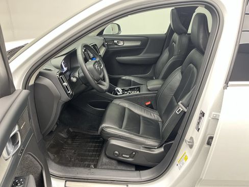 Used 2023 Volvo XC40 B5 Ultimate w/ Protection Package Premier AWD/4WD image 3