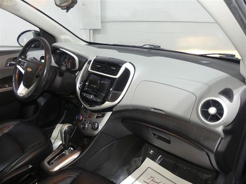 Used 2019 Chevrolet Sonic Premier FWD image 23
