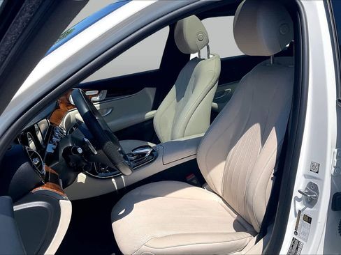 Used 2018 Mercedes-Benz E 300 4MATIC image 7