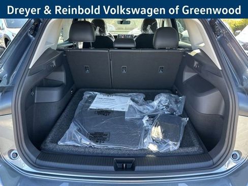 New 2025 Volkswagen Tiguan SE image 34