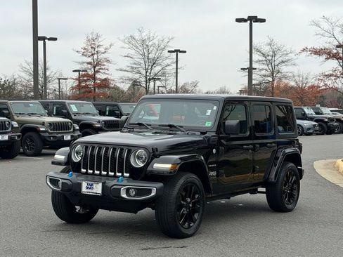 Used 2023 Jeep Wrangler Unlimited Sahara image 3