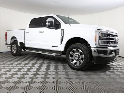 Used 2023 Ford F250 Lariat w/ Chrome Package image 3