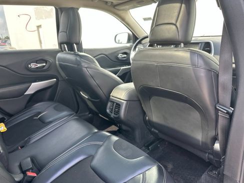 Used 2018 Jeep Cherokee Latitude Plus w/ Comfort/Convenience Group AWD/4WD image 30