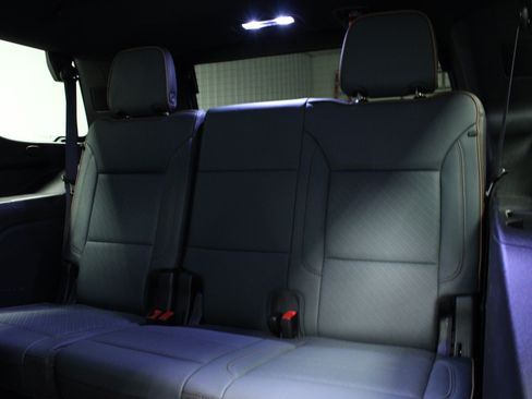 Used 2025 GMC Yukon AT4 AWD/4WD image 14