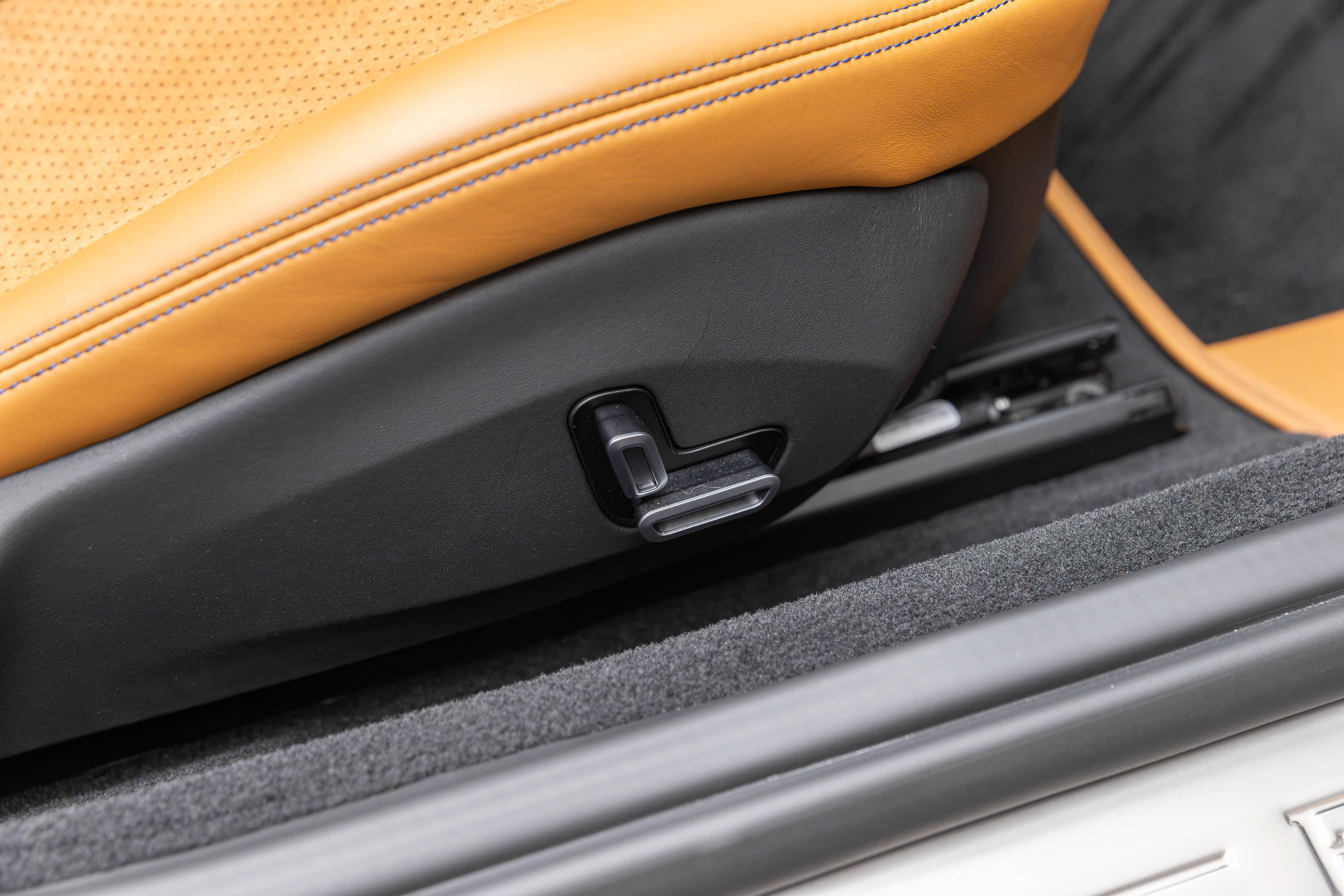 Used 2025 Ferrari Roma Spider RWD image 34