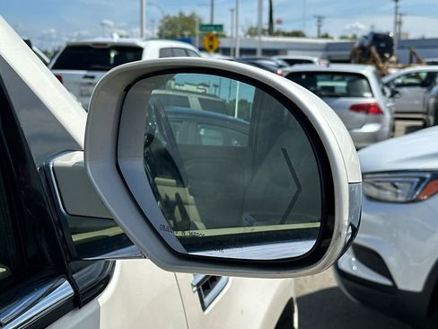 Used 2011 Cadillac Escalade 2WD image 16