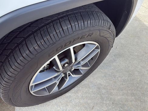 Used 2021 Jeep Grand Cherokee Limited image 23