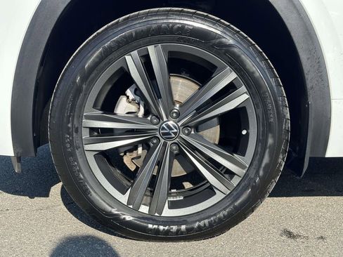 Certified 2021 Volkswagen Atlas Cross Sport SE w/ Panoramic Sunroof Package image 7