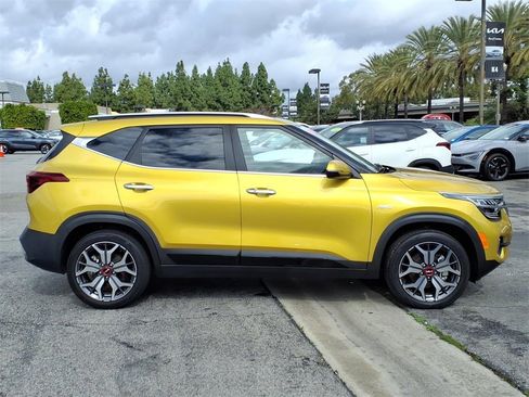 Used 2022 Kia Seltos SX w/ Sunroof Package image 5