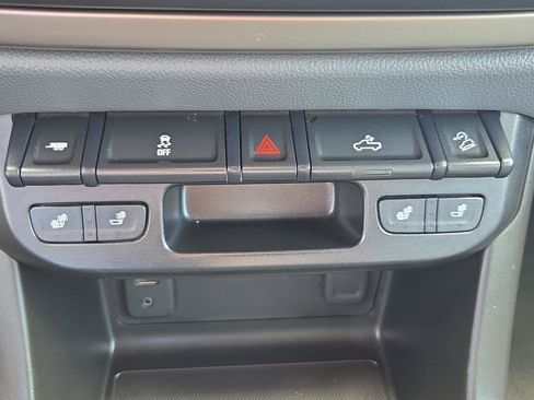 Used 2017 Chevrolet Colorado Z71 AWD/4WD image 22