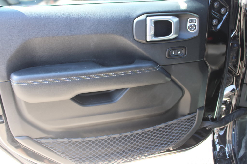 Used 2018 Jeep Wrangler Unlimited Sahara AWD/4WD image 30