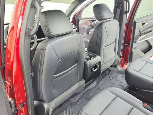 Used 2026 Chevrolet Traverse LT image 12