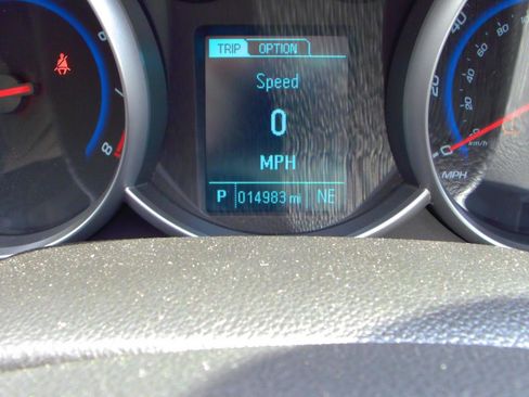 Used 2016 Chevrolet Cruze LT FWD image 9