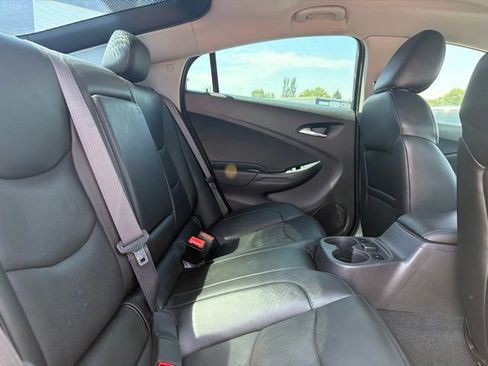 Used 2017 Chevrolet Volt Premier w/ Driver Confidence Package FWD image 13