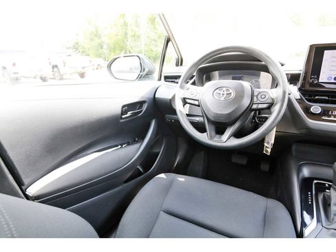 Used 2024 Toyota Corolla LE FWD image 6