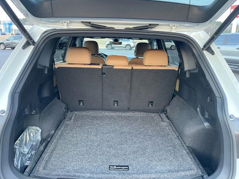 Used 2024 Volkswagen Tiguan SE image 12