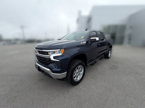 Used 2022 Chevrolet Silverado 1500 LT w/ Z71 Off-Road Package AWD/4WD image 18