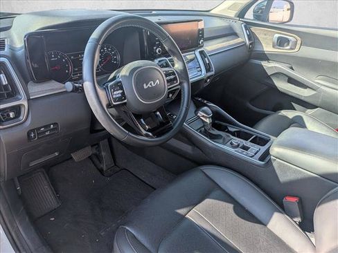 Used 2023 Kia Sorento EX w/ Panoramic Sunroof Package FWD image 9