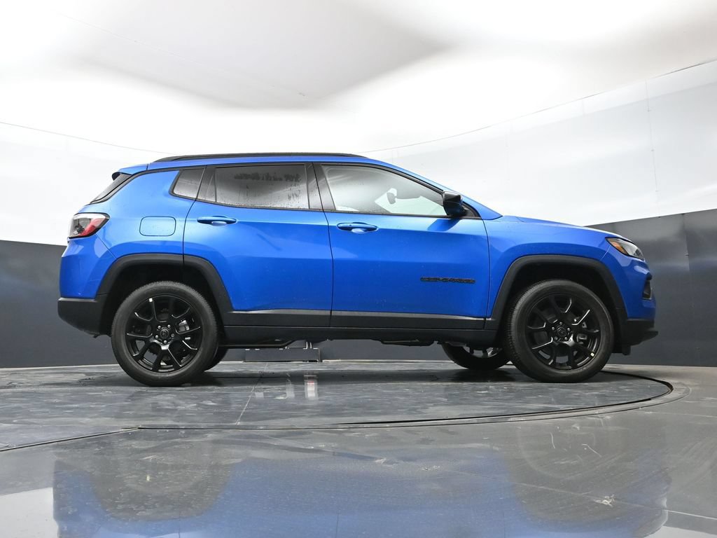 Used 2026 Jeep Compass Latitude AWD/4WD image 46