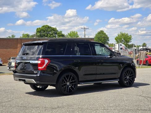 Used 2019 Ford Expedition XLT w/ Equipment Group 202A AWD/4WD image 13