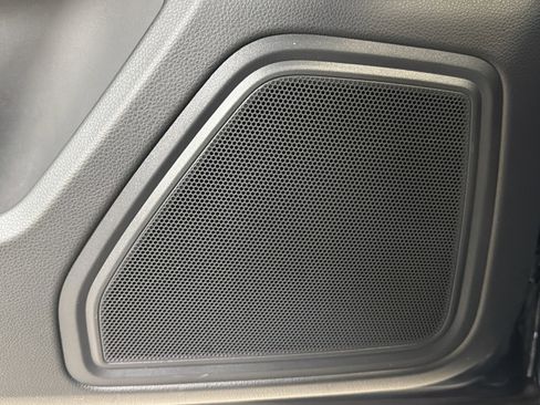 Certified 2025 Porsche Macan image 24