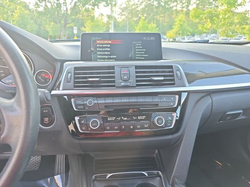 Used 2017 BMW 320i xDrive Sedan AWD/4WD image 17
