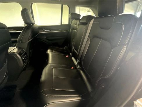 New 2024 Jeep Grand Cherokee Limited w/ Black Appearance Package AWD/4WD image 8