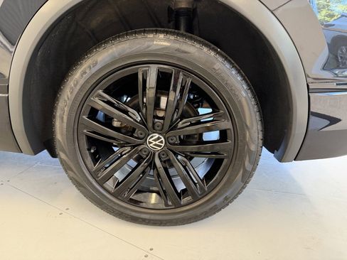 Used 2022 Volkswagen Tiguan SE R-Line AWD/4WD image 50