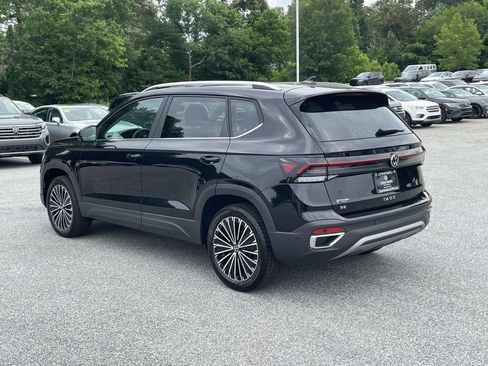 New 2026 Volkswagen Taos SE FWD image 4
