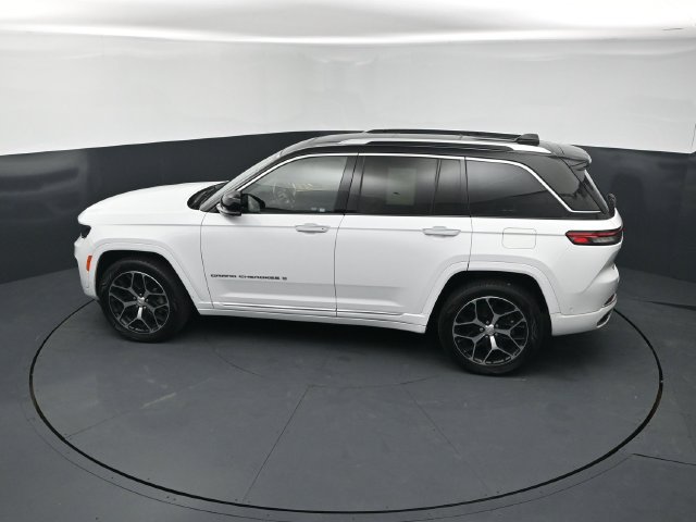 Used 2022 Jeep Grand Cherokee Summit AWD/4WD image 15