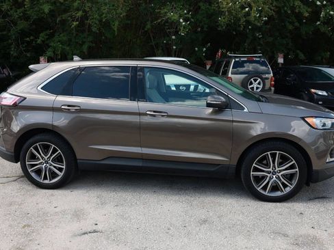 Used 2019 Ford Edge Titanium w/ Cold Weather Package AWD/4WD image 9