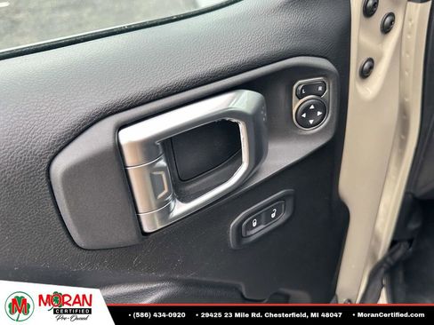 Used 2022 Jeep Wrangler Sport AWD/4WD image 16