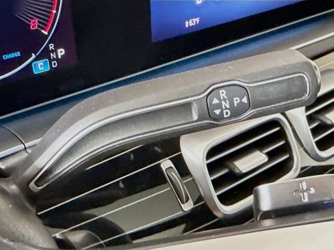 Used 2025 Mercedes-Benz GLS 580 4MATIC image 17