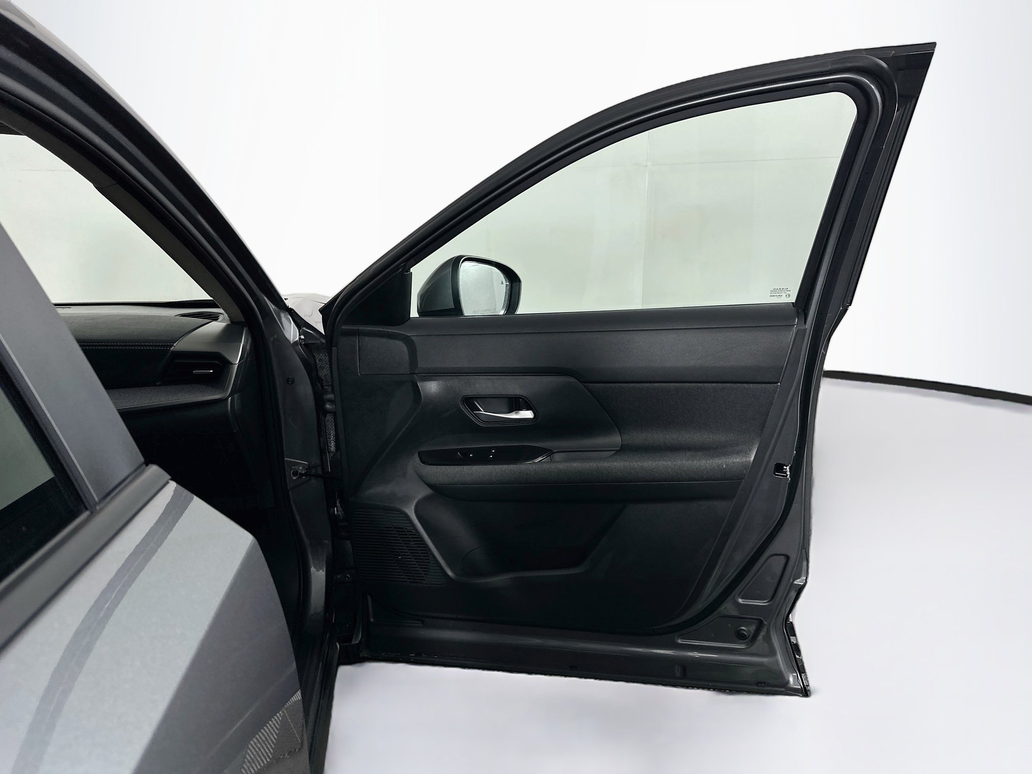 Used 2025 Nissan Kicks SV FWD image 30