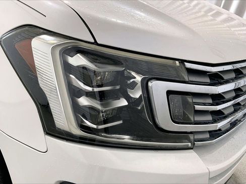 Used 2019 Ford Expedition Max Limited w/ Driver Assistance Package RWD image 12