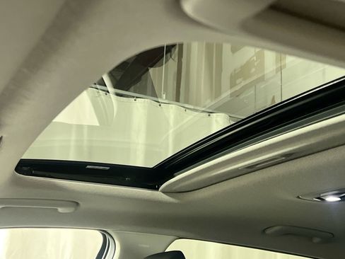 Used 2023 Kia Niro SX Touring image 25