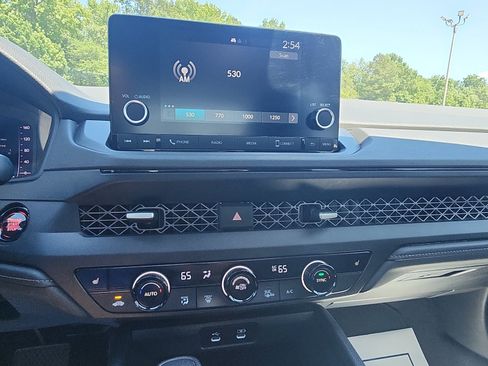Used 2024 Honda Accord EX image 17
