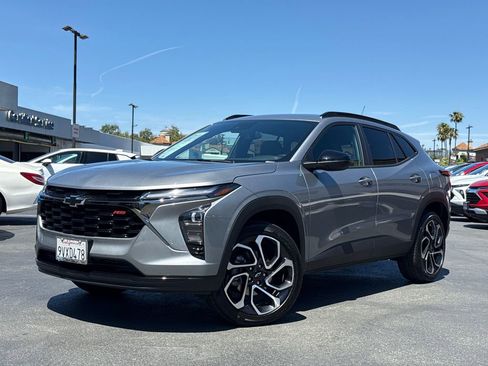 Used 2026 Chevrolet Trax RS image 2