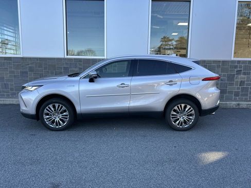 Used 2021 Toyota Venza XLE image 6