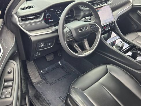Used 2023 Jeep Grand Cherokee L Limited w/ Black Appearance Package RWD image 10